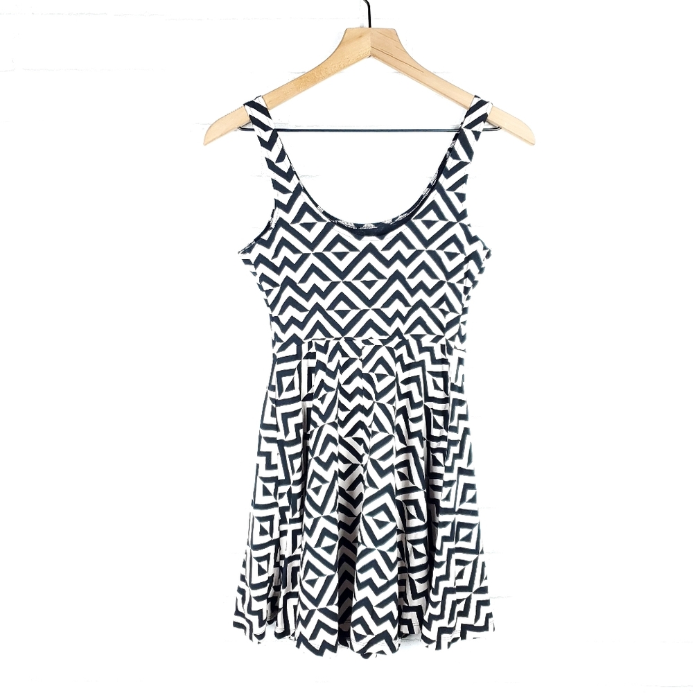 3/$25 VS Pink fit and flare chevron dress | XS